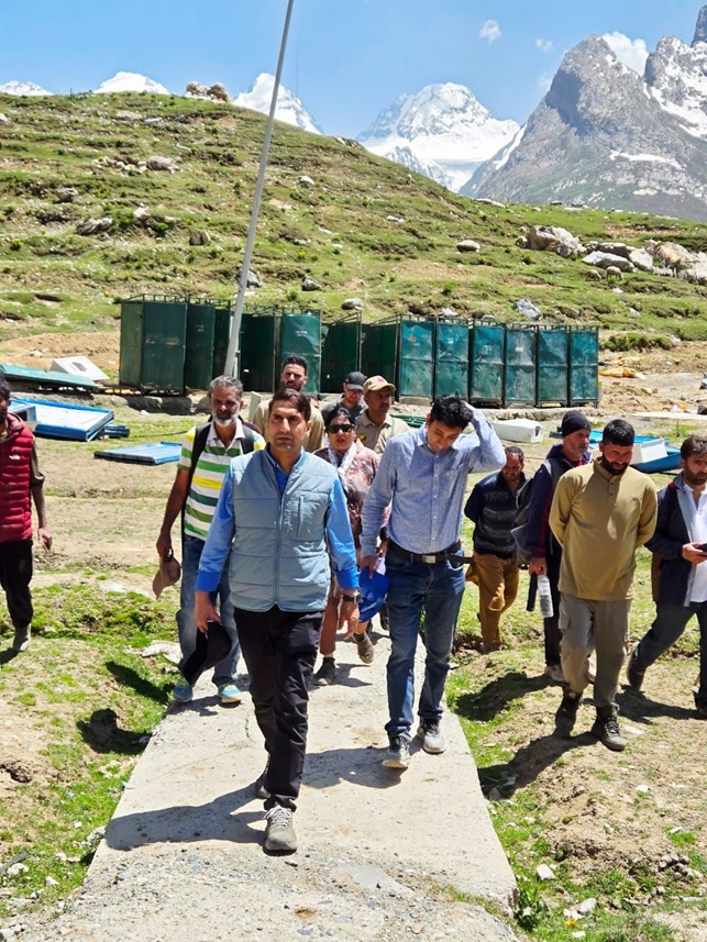  Aijaz Asad visits Sheshnag via Pahalgam axis to review SANJY2025 sanitation preparedness