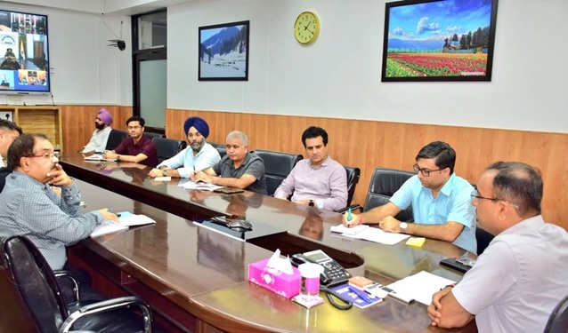 Div Com Jammu, Ramesh Kumar takes stock of damages due to torrential rains 