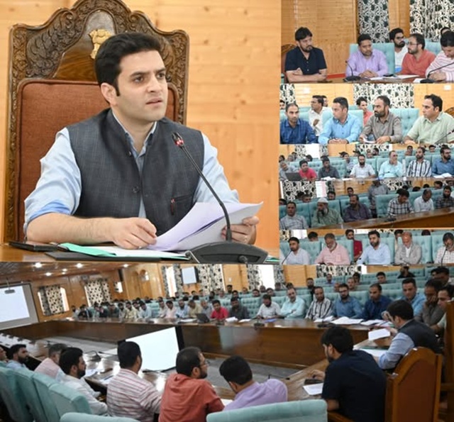 DC Kulgam urges  Revenue Officers to ease out day to day difficulties of common masses
