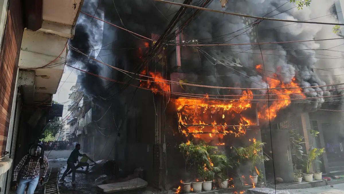 'Massive fire in Delhi Hotel; 21 dead including Foreign Nationals'