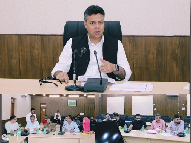 DC Budgam asks to ensure transparent, time-bound execution of approved projects 