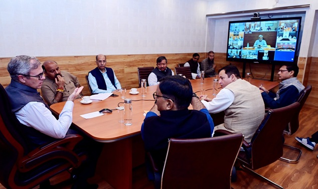 'CM Omar Abdullah holds a meeting  to review food mitigation measures: Rushing to Jammu'