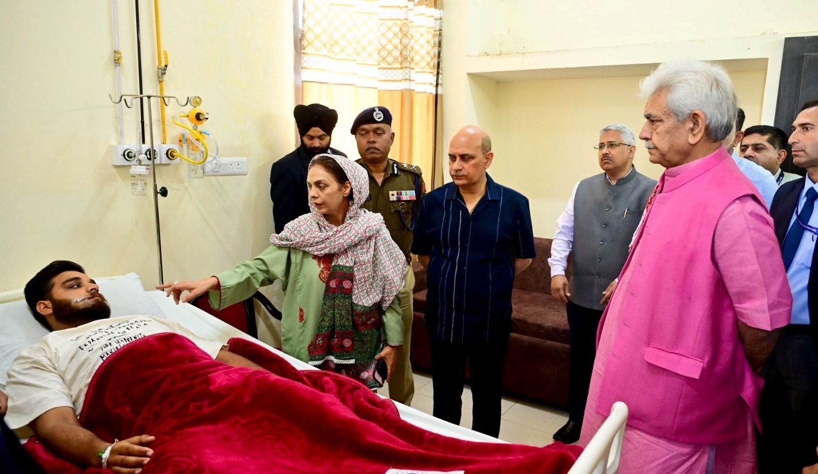 LG Sinha enquires about health of injured police personnel in Jammu