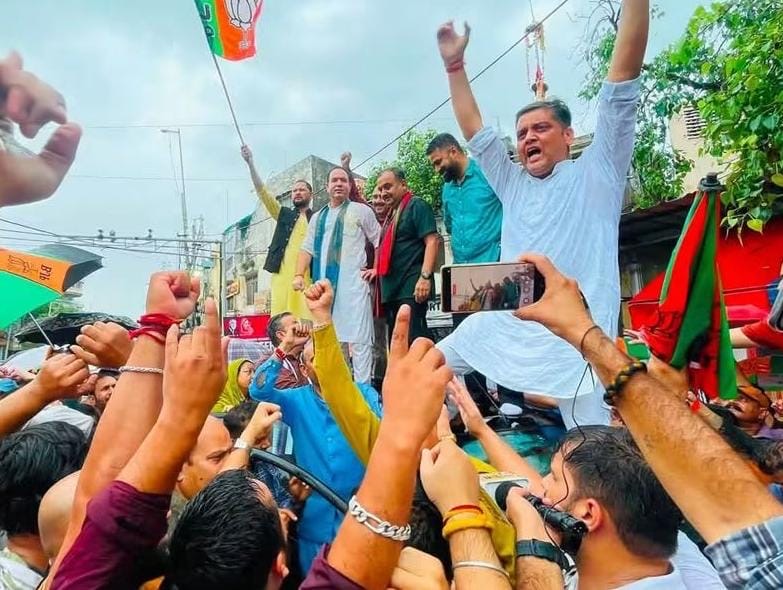 LoP Sunil Sharma leads massive BJP Protest outside Congress Office in Jammu
