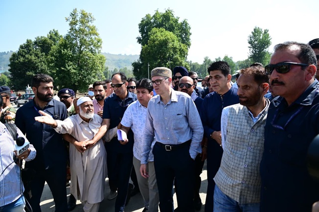 Chief Minister Omar Abdullah, accompanied by DY CM , Advisor , Cabinet Ministers visits flood-affected areas in Anantnag