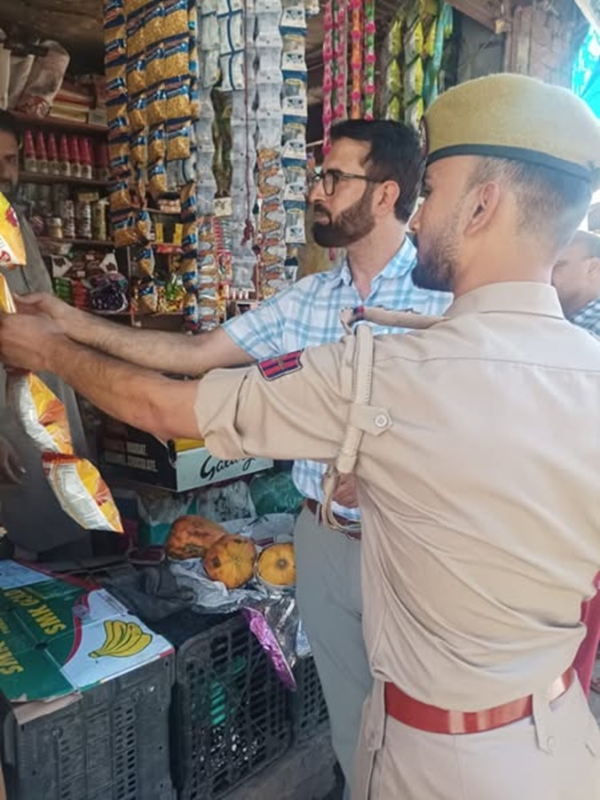 Police conducts market checking : Fines imposed, FIRs registered against unhygienic Hotels/Shops 