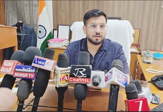 DC Rajouri leads Swachhata drive, Health camps at 160 locations 