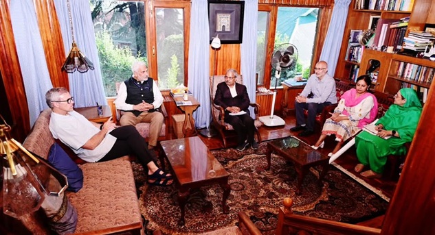 Team of School of Planning & Architecture along with Comm/Sec H&UDD call on CM J&K