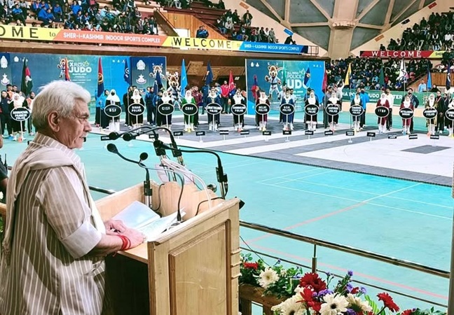 LG praises  J&K Police force in building fear-free environment for Citizens
