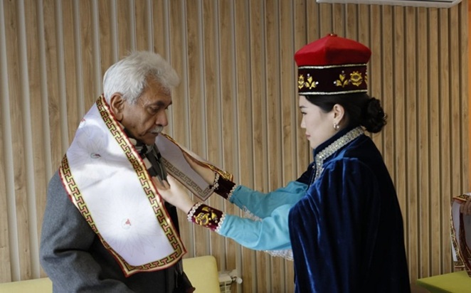'LG Manoj Sinha lands in Russia ; to pay obeisance to holy relics of Lord Buddha'