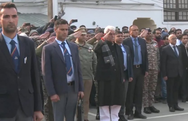 'LG Manoj Sinha lays wreath & pays homage to police personnel, govt officials & civilian who lost their lives in blast'
