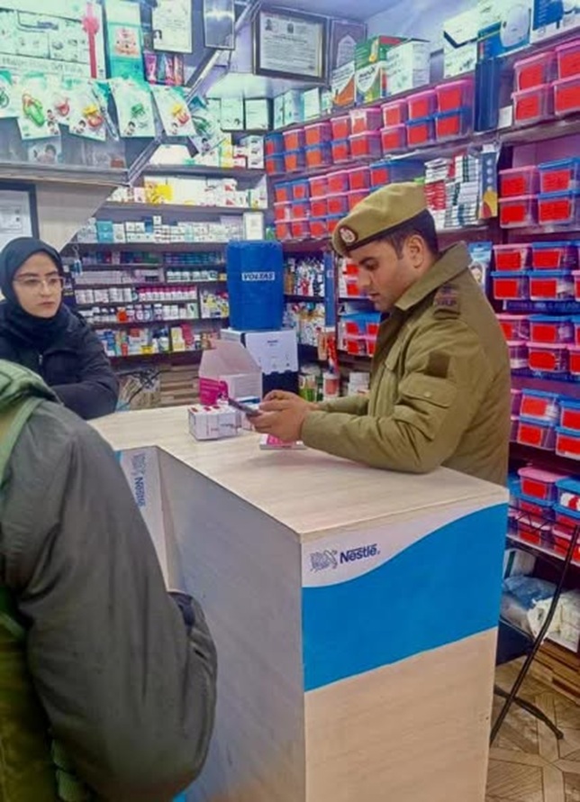 J&K: Police conducts citywide inspection of Medical shops and Pharmacies