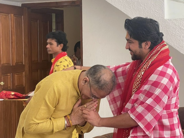 Kavinder meets Dhirendra Krishna Shastri, discusses enormity of Hindu traditions