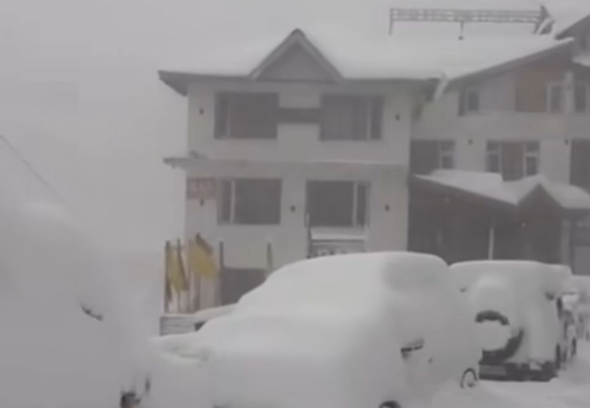 Hoteliers question Snow clearance on Kud-Patnitop road; With no new  Master Plan Illegal Construction coming up? CEO PDA ?