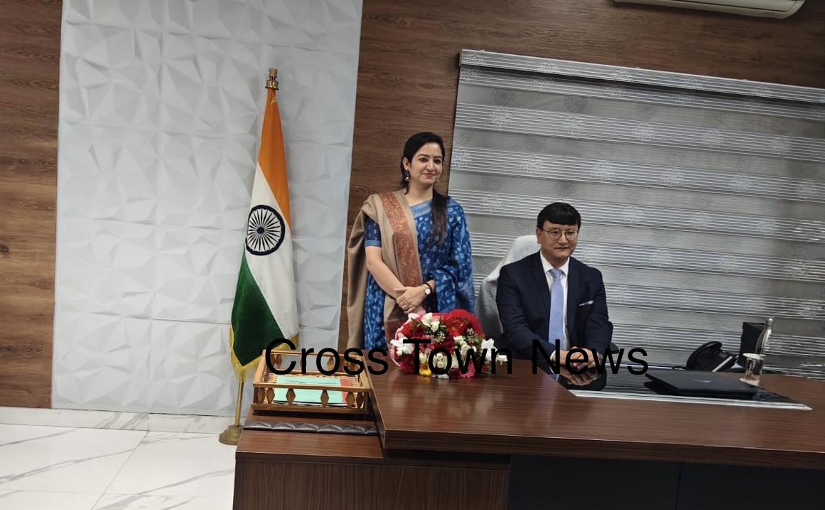 Minga Sherpa assumes charge as DC Udhampur