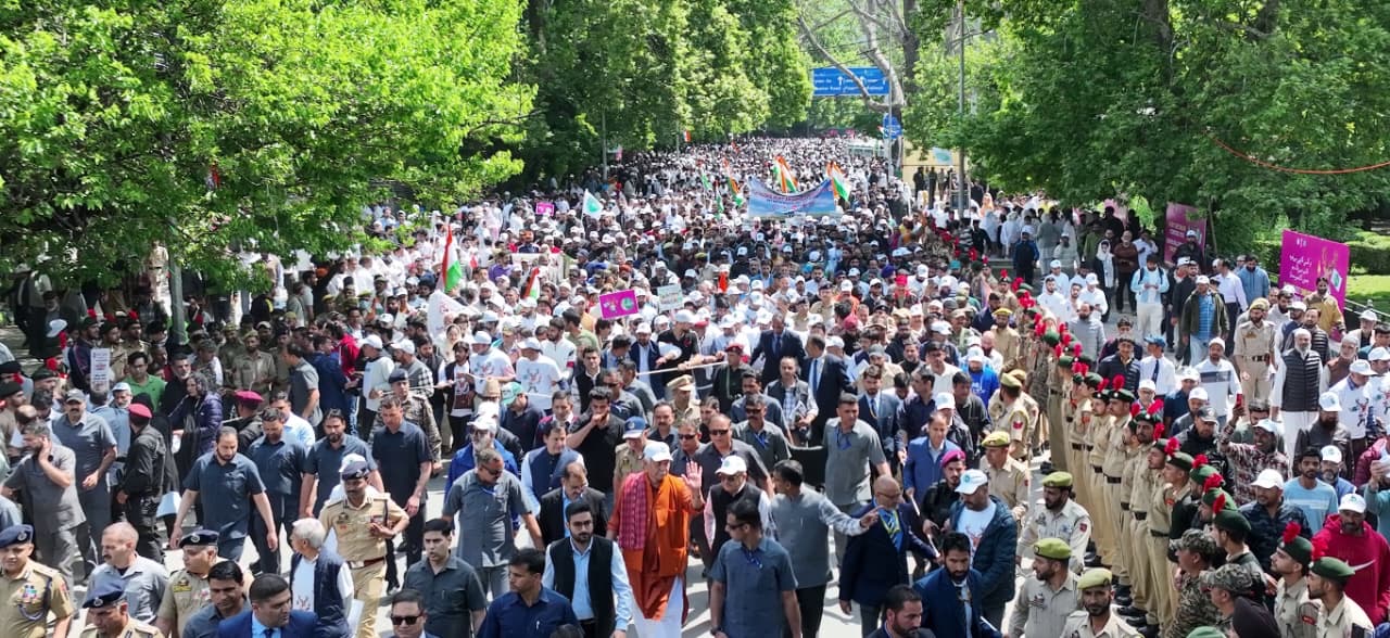 LG Manoj Sinha  launches major Campaign against Drug Abuse and Narco-Terrorism in Srinagar ; Thousands marched together