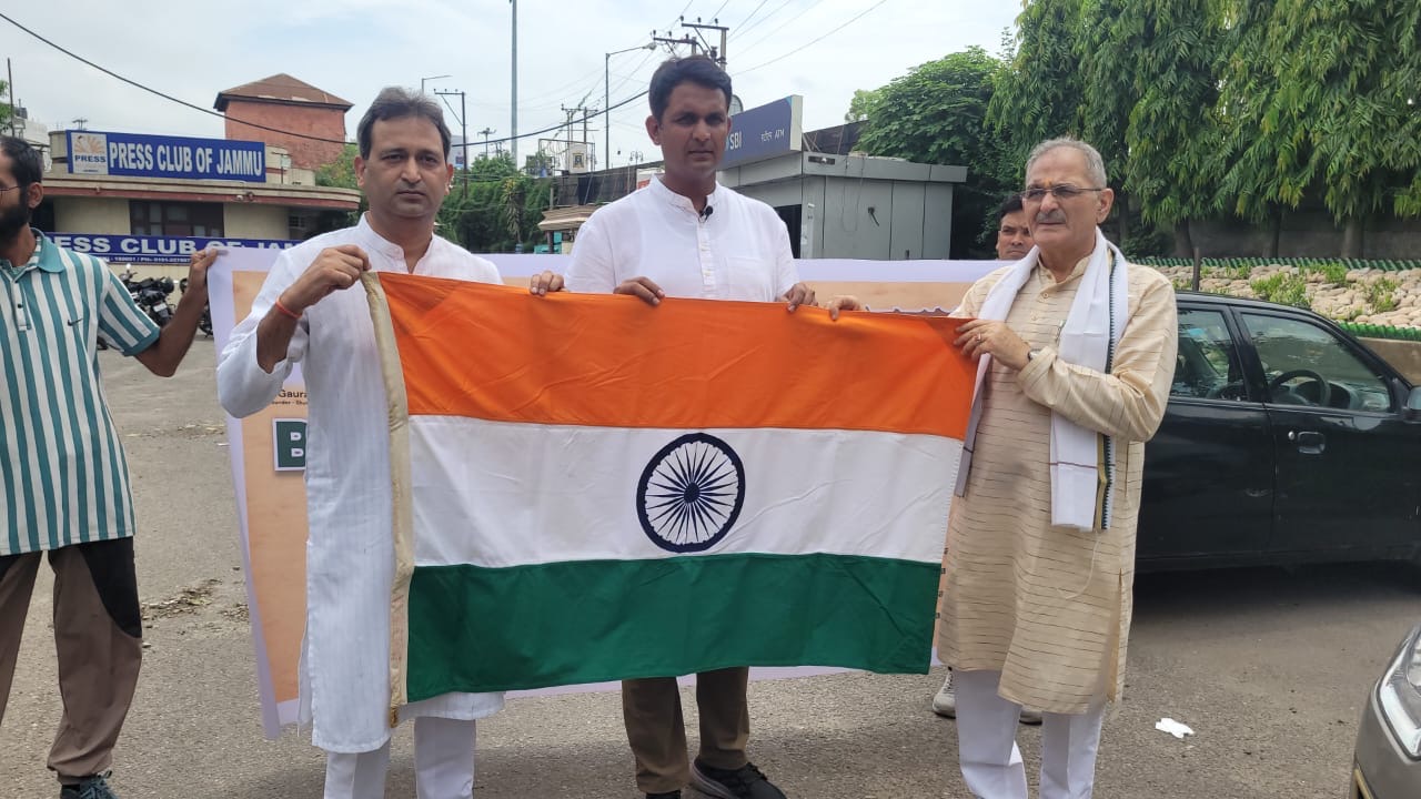 Kavinder felicitates Gaurav Tyagi for ‘Ann Shuddhi Yatra’ promoting Healthy India