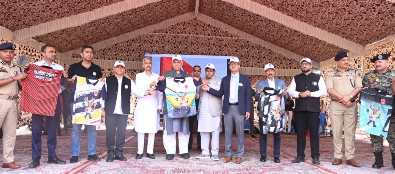 ' LG Manoj Sinha joins Padyatra in Rajouri , says 63 Smugglers nabbed by J&K Police in 7 days'