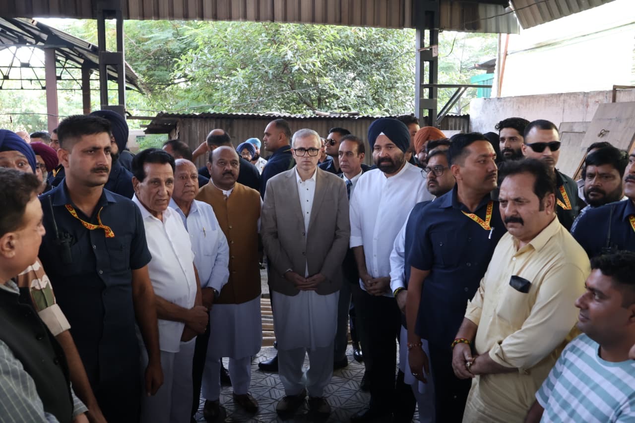 CM Omar , MP Shammi , Dy CM Surinder attend cremation of Ex Minister