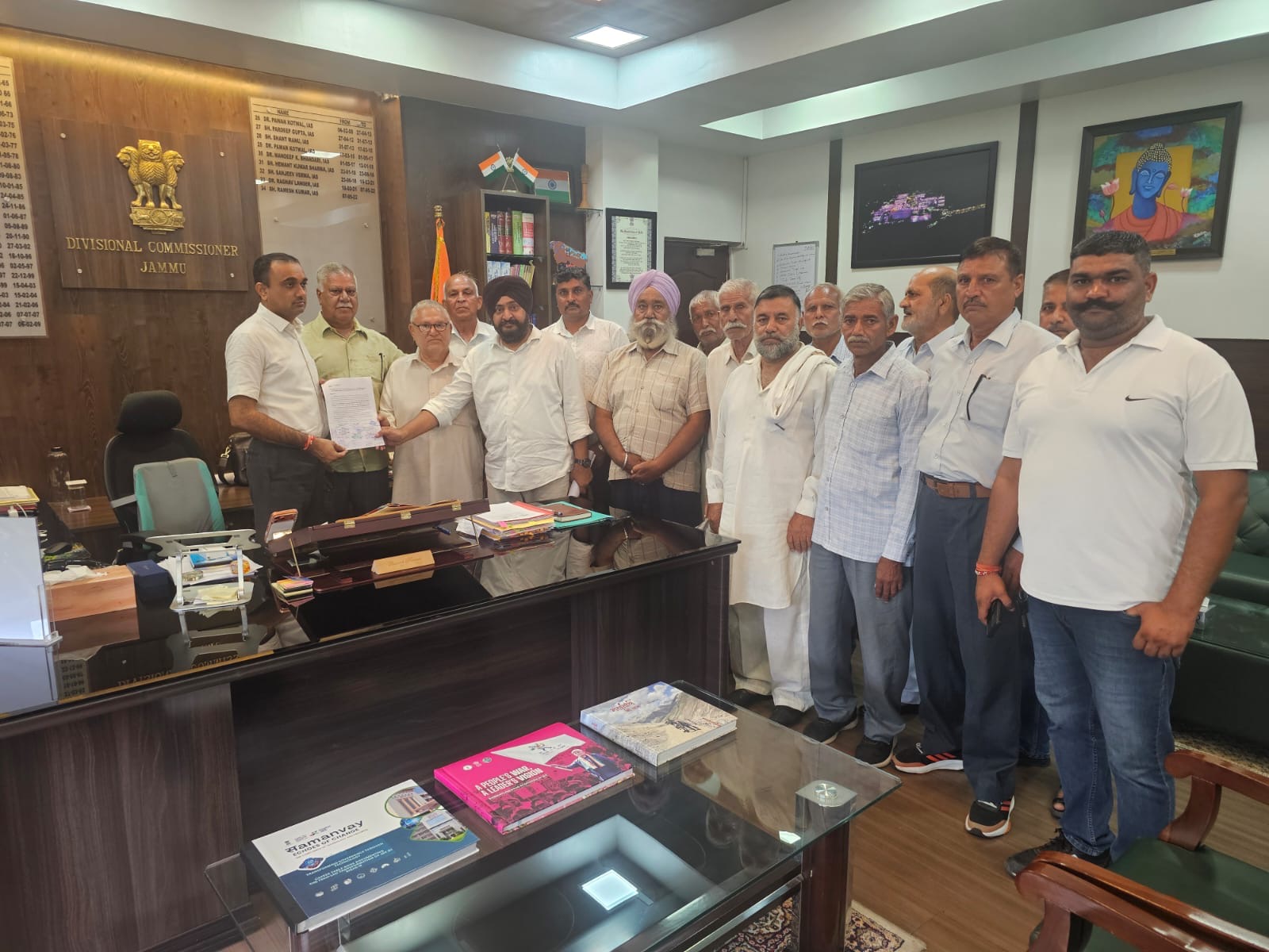 'Farmers seek urgent desilting of nallah to prevent waterlogging, crop damage in Suchetgarh sector_ *Former Minister Sukhnandan Kumar-led delegation meets Div Com Jammu'