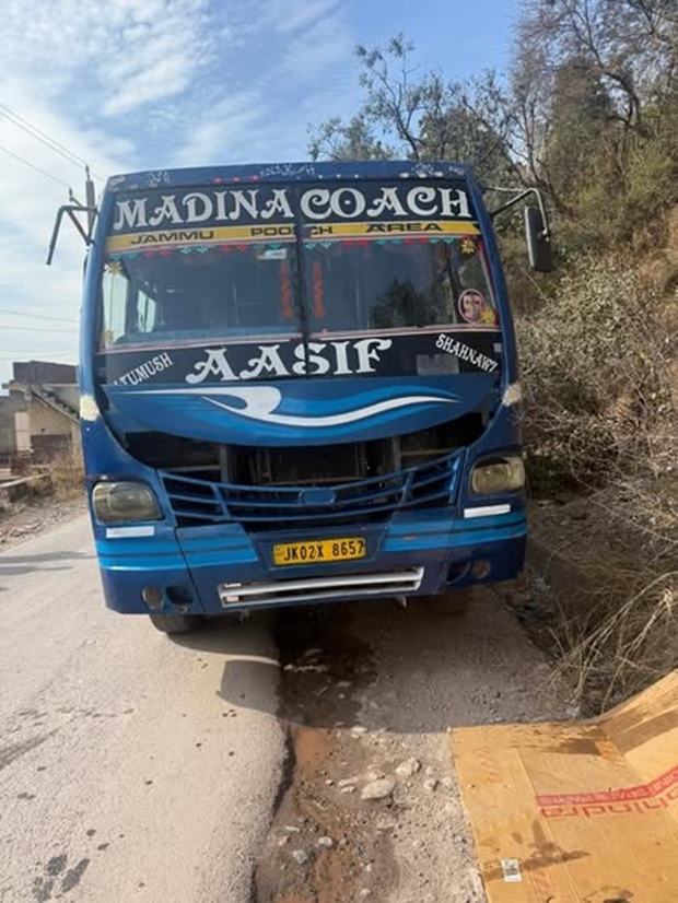 Prompt actions by Jammu Police & RTO Jammu lead to immediate seizure of Illegally Operating Commercial Vehicle