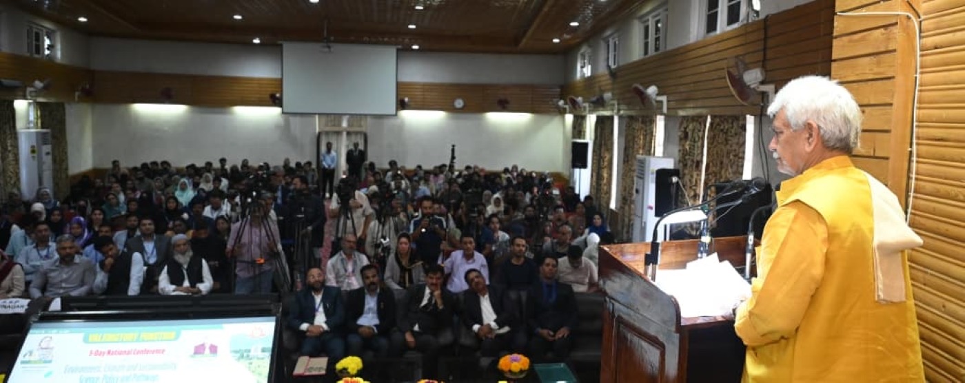 'LG Manoj Sinha attends Valedictory Session  at Kashmir University'