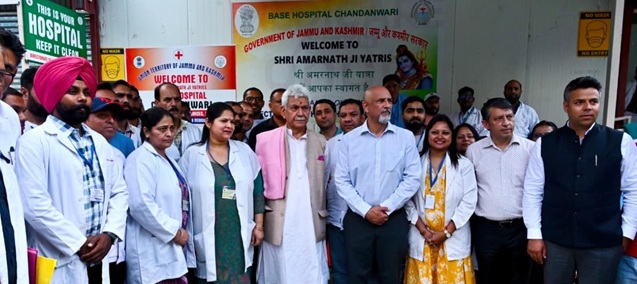 'LG Manoj Sinha appreciates the dedication of Doctors, Paramedics and Healthcare Workers serving SANJY pilgrims'