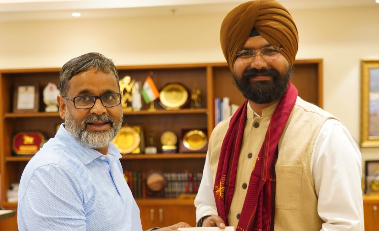'IAS Officer from J&K Harvinder Singh joins in Arunachal , calls on CS'