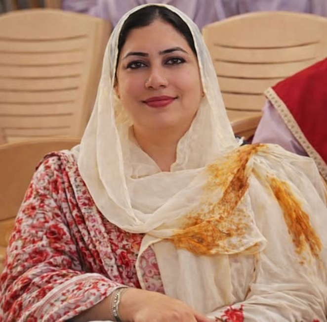 J&K: Female Assistant Professor killed ,husband injured in Accident 