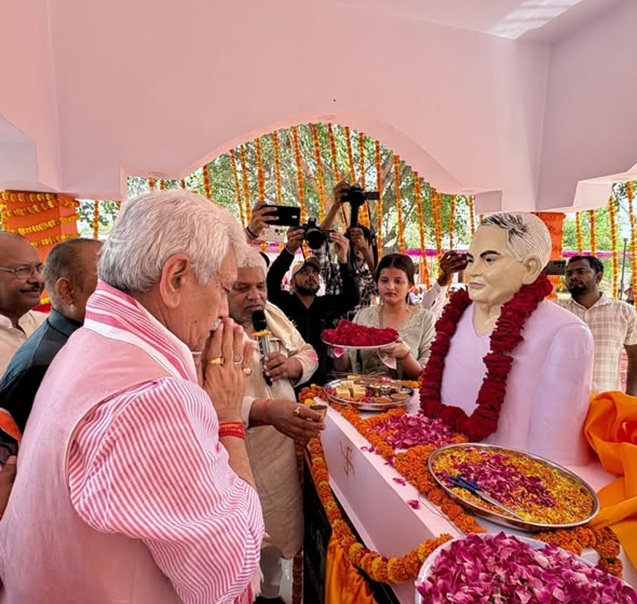 ' LG Manoj Sinha unveils statue of  Vijay Bahadur Singh Ji'