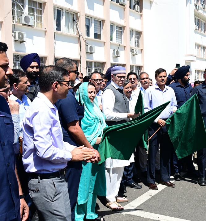 'CM Omar Abdullah flags off 7 ambulances for various districts '