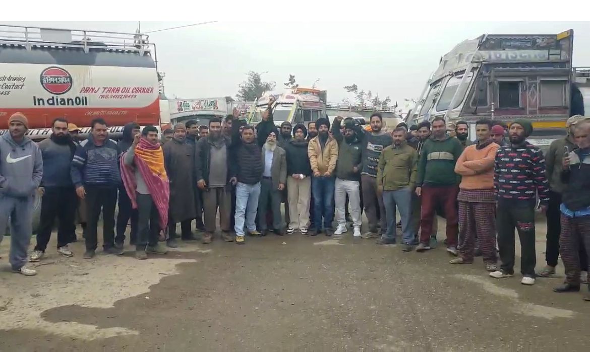 Vehicles line up at petrol pumps  in Jammu due to Tankers strike