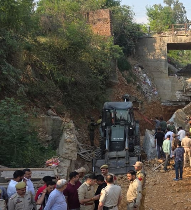 Few labourers feared trapped after a small bridge collapsed on Bantalab Road 
