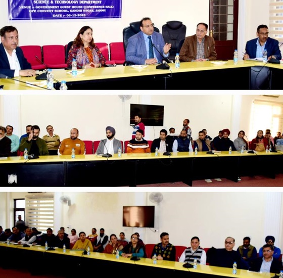 Saurabh Bhagat addresses Business Opportunity Seminar for Rooftop Solar Power Plants 
