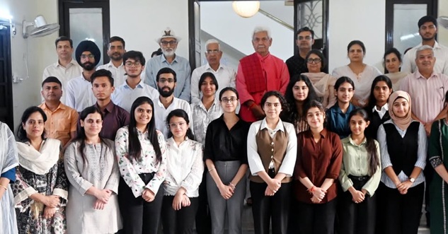 LG Manoj Sinha commends students of Jammu University for their practical approach to learning & their focus on social impact