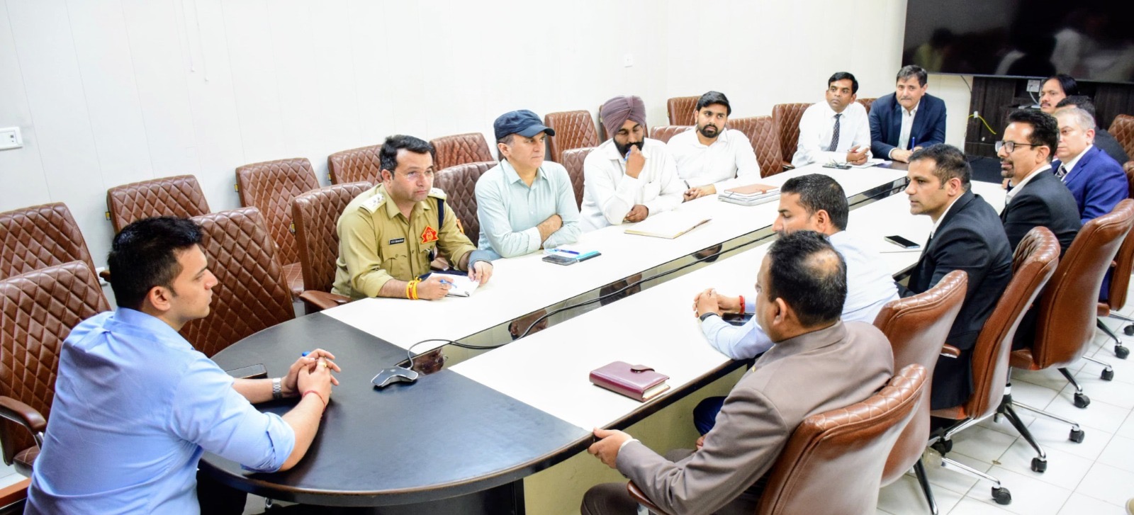 'DC Jammu assures action against black marketing during meeting with Hoteliers'