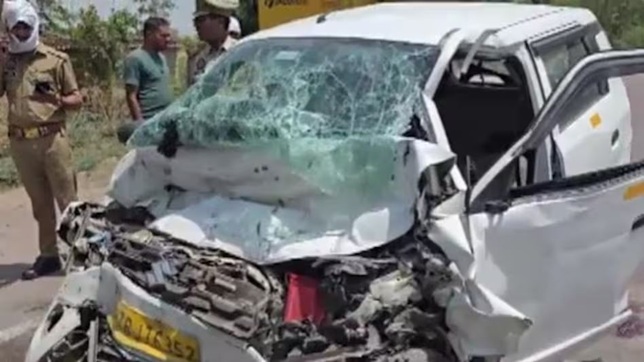 '04 people of one family killed & one person seriously injured  an accident in UP'