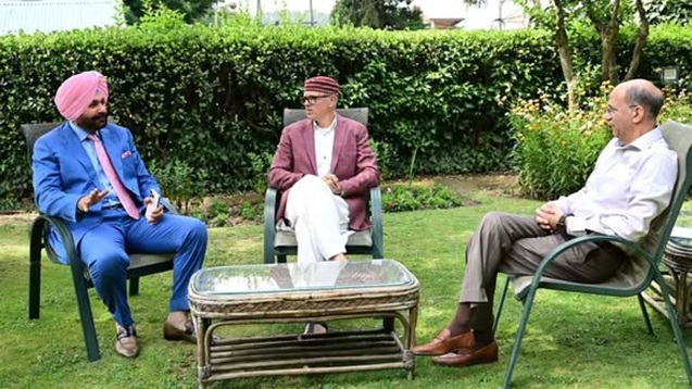 'Navjot Singh Sidhu meets CM Omar Abdullah , Advisor Nasir Sogami '