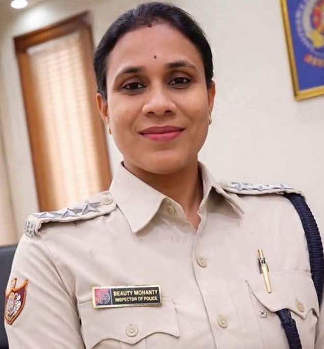 Woman  Police Officer found hanging in her official quarters  in Cuttack
