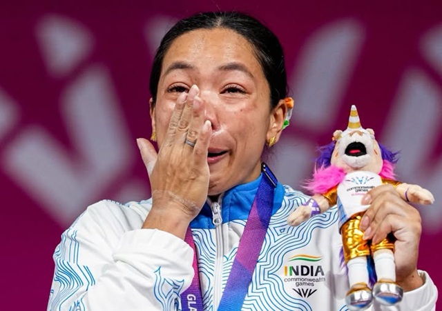 Mirabai Chanu makes a record-shattering 3rd successive Commonwealth Games gold, while Rishikanta battled injury gets historic silver for India
