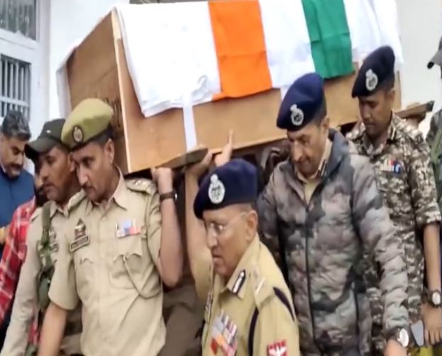 Udhampur Firing Incident:  VDG Member martyred  : ADGP Jammu attends wreath laying ceremony 