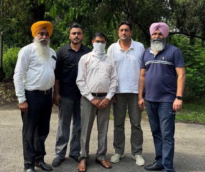 'Punjab Vigilance Bureau nabs Clerk red handed accepting bribe of Rs. 10,000/-'