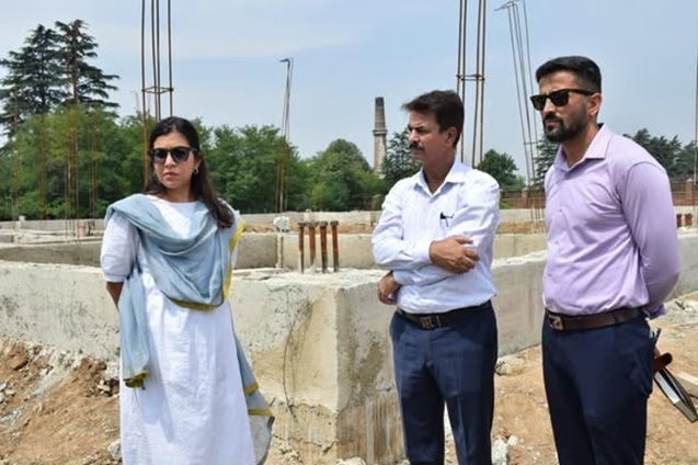 ' Avny Lavasa conducts surprise visit of  Automated Testing Station, Pampore, and ARTO Office'