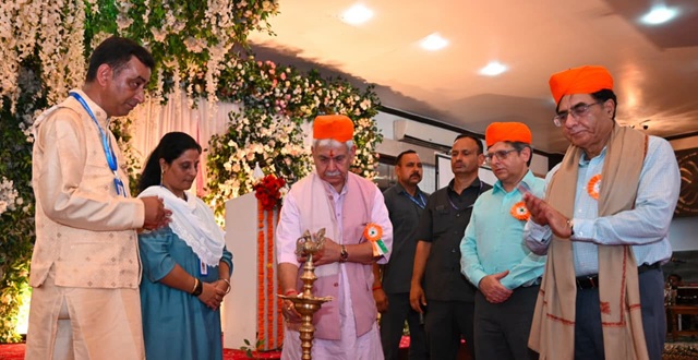 'LG Manoj Sinha felicitates KP Volunteers on their Foundation Day'