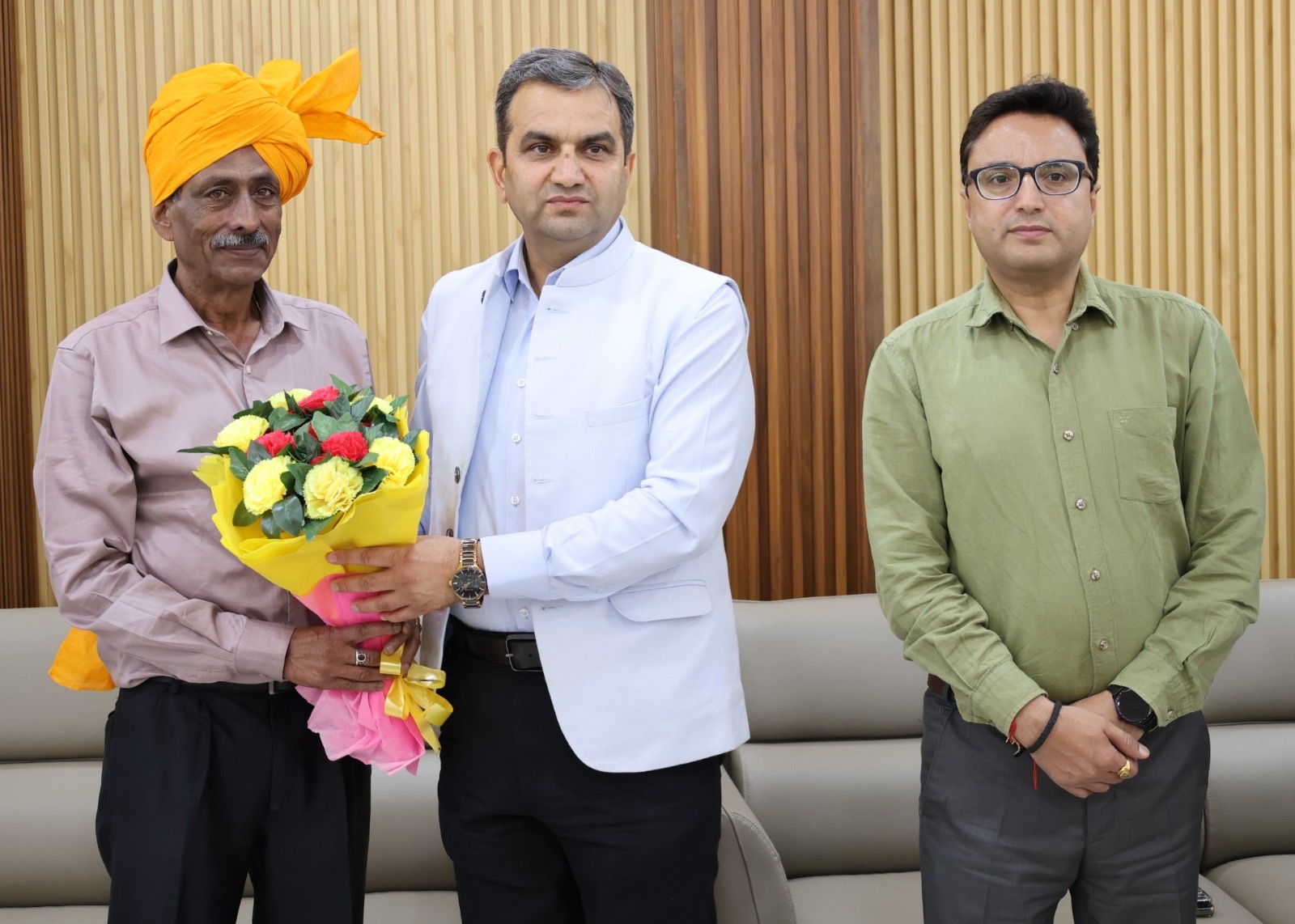 'Ramban Administration bids adieu to retiring Sr. Assistant '