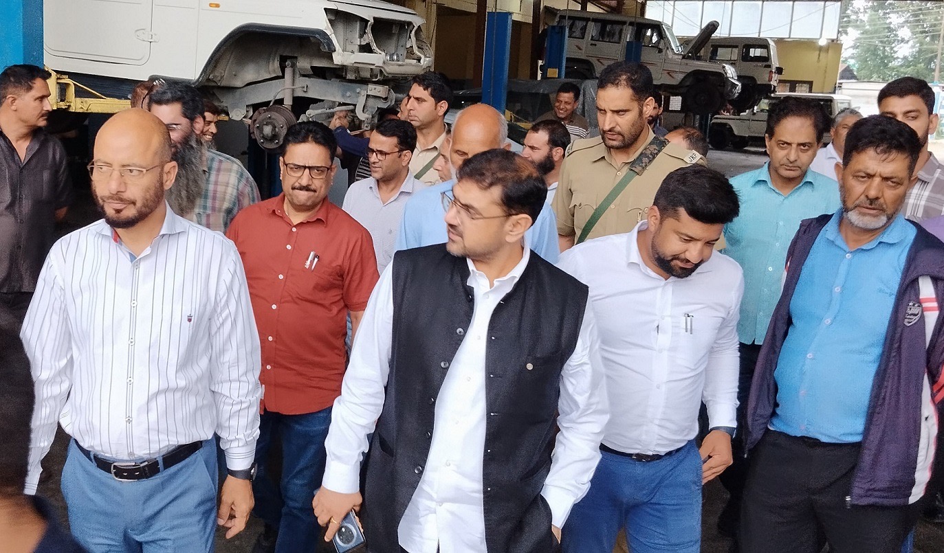 Satish Sharma reviews functioning of State Motor Garages 