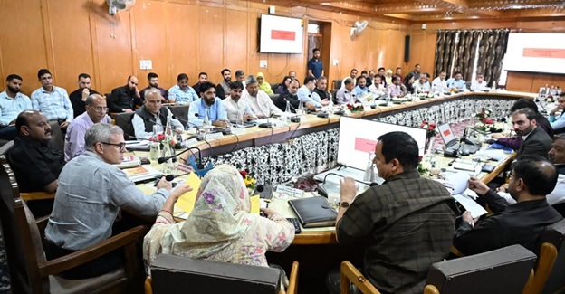 'CM Omar Abdullah chairs review meeting in Pulwama '