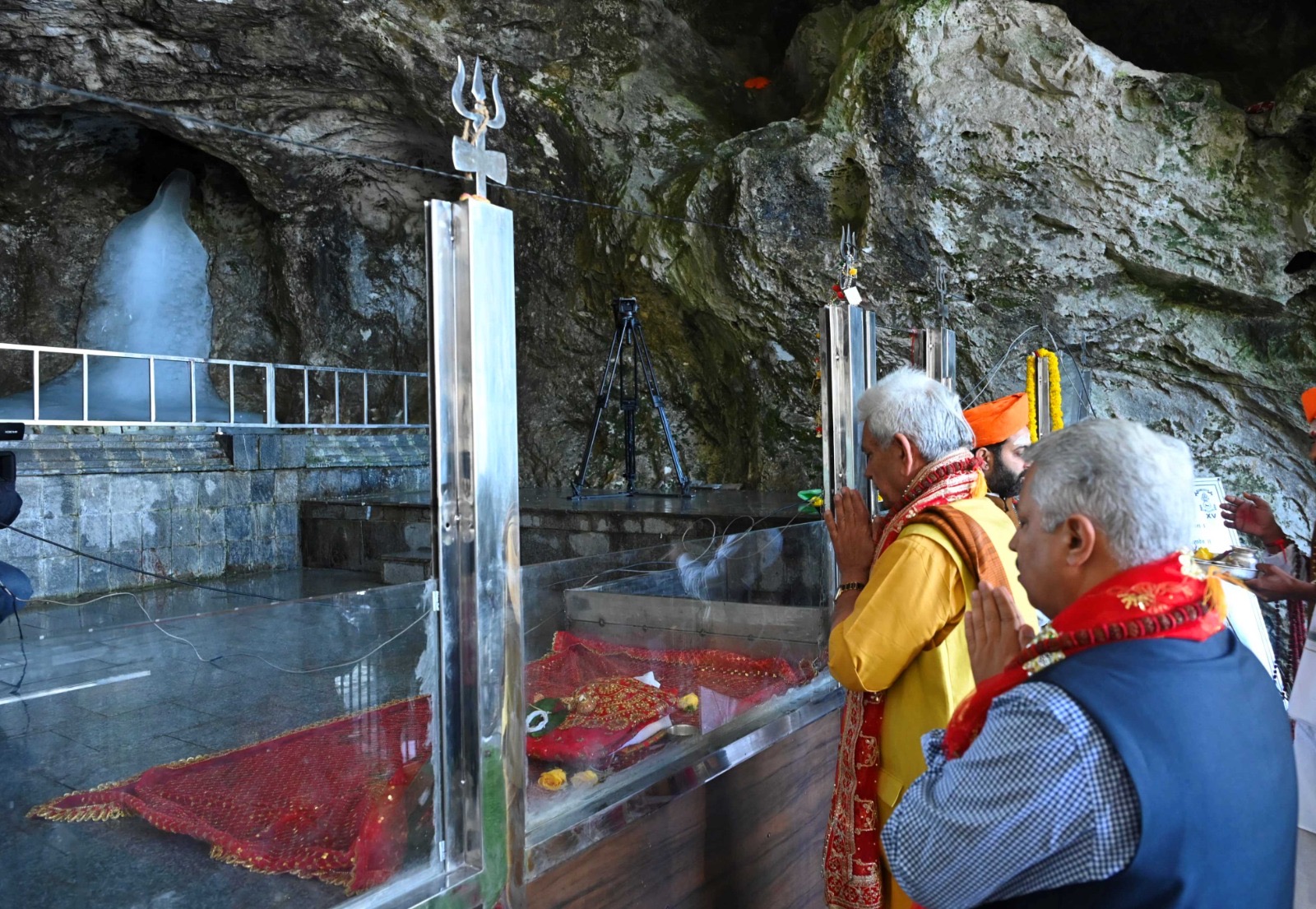 'Shri Amarnath Ji Yatra : Lieutenant Governor performs the 'Pratham Puja' at the Holy Cave'