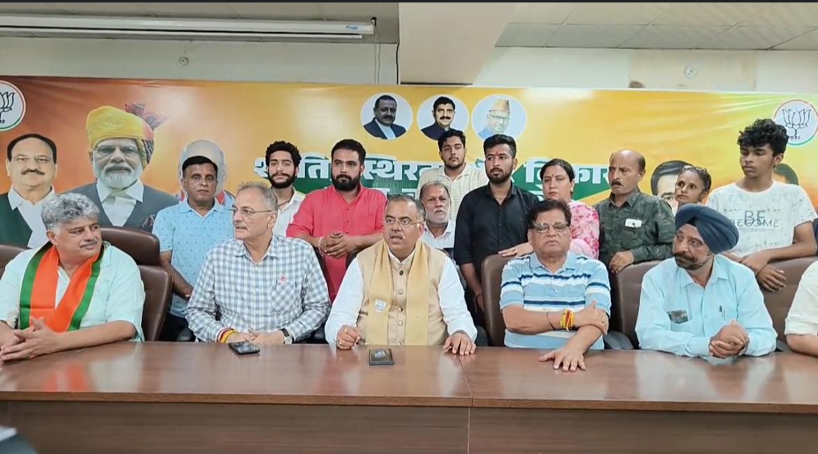 Chander Mohan Sharma re-joins BJP