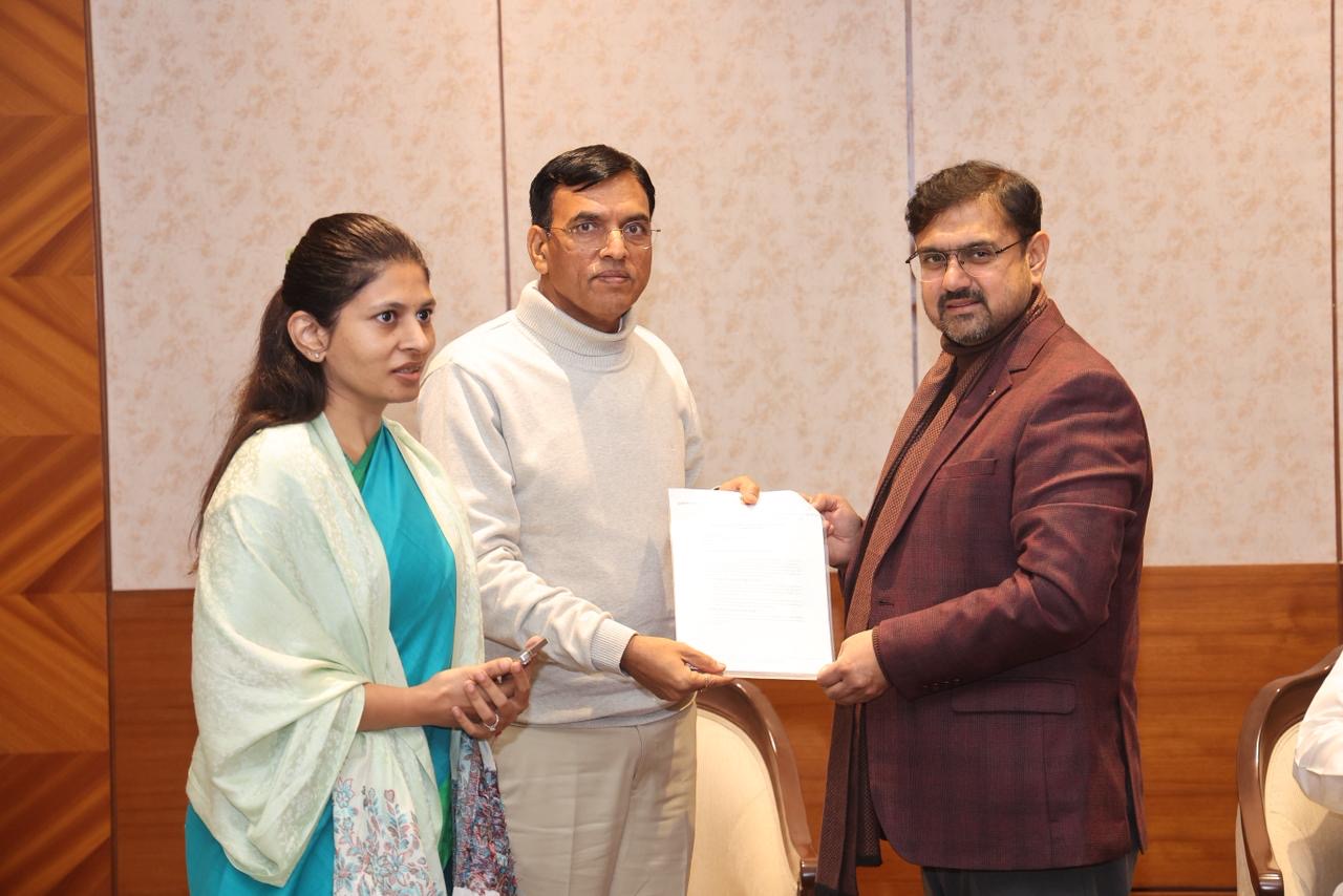 Satish Sharma submits memorandum to Union Sports Minister for major Sports infrastructure push for J&K